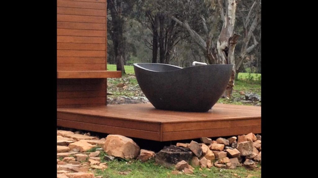 Obsidian Wave Freestanding Bath